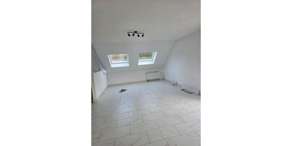 Dachgeschoßwohnung Saarbrücken Bübingen - 3 Zimmer, 90 m&sup2;, 1.000&euro; | Angebot:25907070