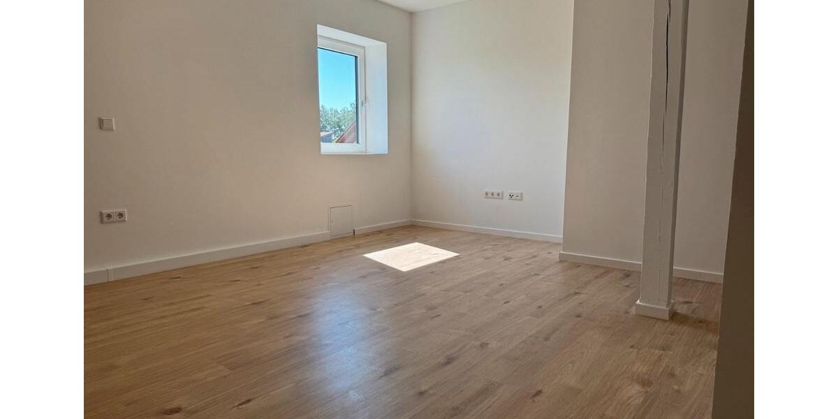 Dachgeschoßwohnung Großmehring - 3 Zimmer, 85 m&sup2;, 900&euro; | Angebot:24827231