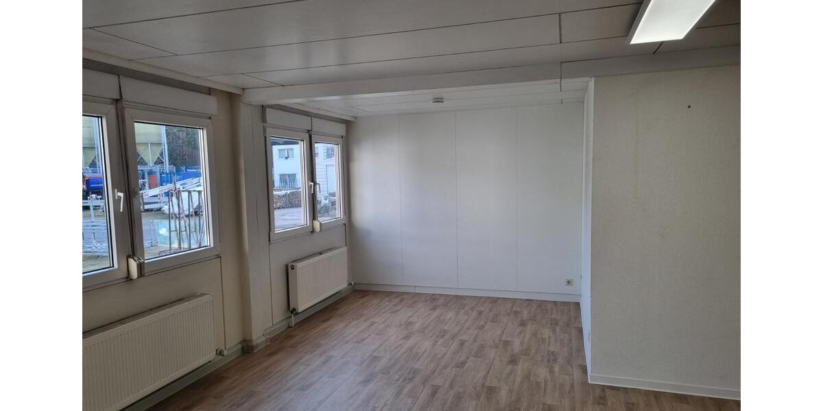Büro und Freifläche zimmer