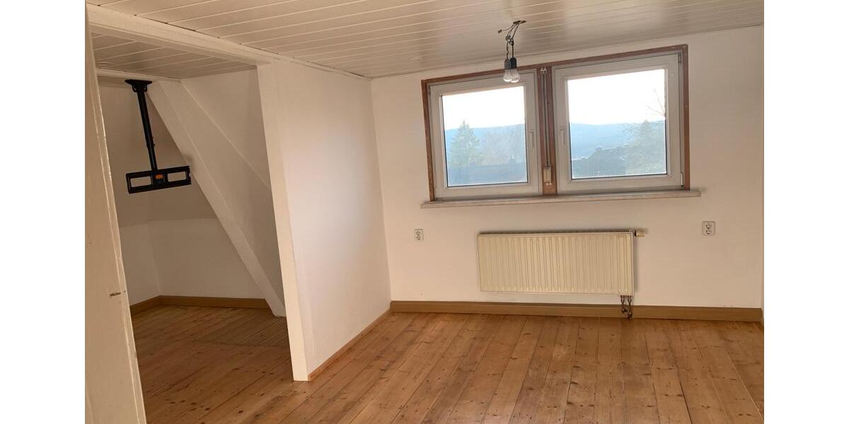 Dachgeschoßwohnung Schwarzenberg/Erzgebirge Erzgebirge - 3 Zimmer, 63 m&sup2;, 330&euro; | Angebot:26019597