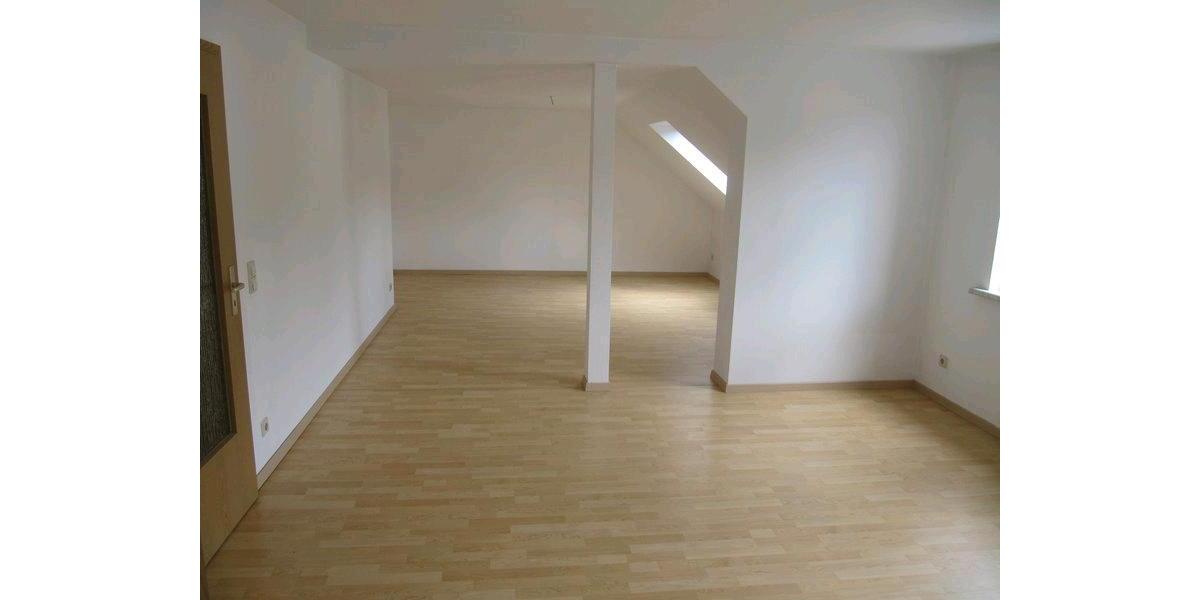 Dachgeschoßwohnung Schönheide - 4 Zimmer, 87 m&sup2;, 715&euro; | Angebot:26224857
