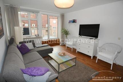 Sehr zentrale möblierte 3-Zimmerwohnung in Kiel mit Blick auf den Rathausturm zimmer