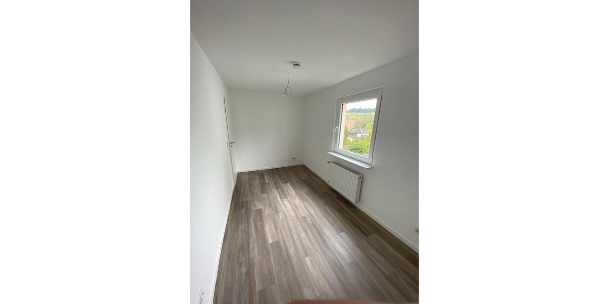 Dachgeschoßwohnung Mertesdorf - 3 Zimmer, 77 m&sup2;, 1.000&euro; | Angebot:26659476