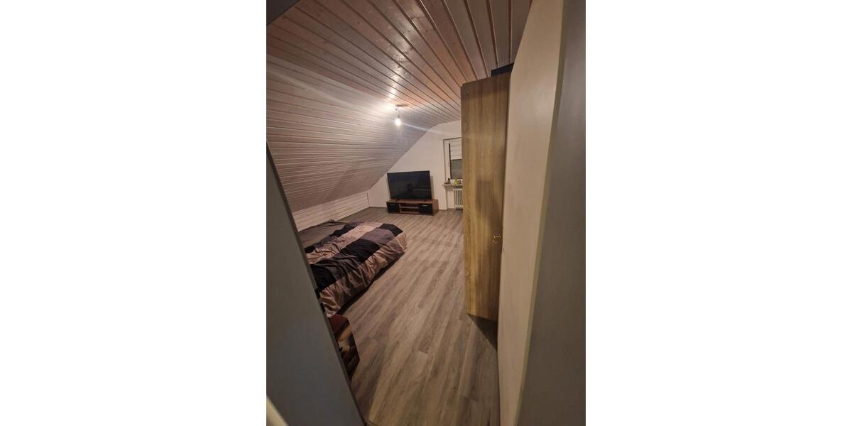 Dachgeschoßwohnung Dillingen (Saar) - 3 Zimmer, 89 m&sup2;, 700&euro; | Angebot:26227429