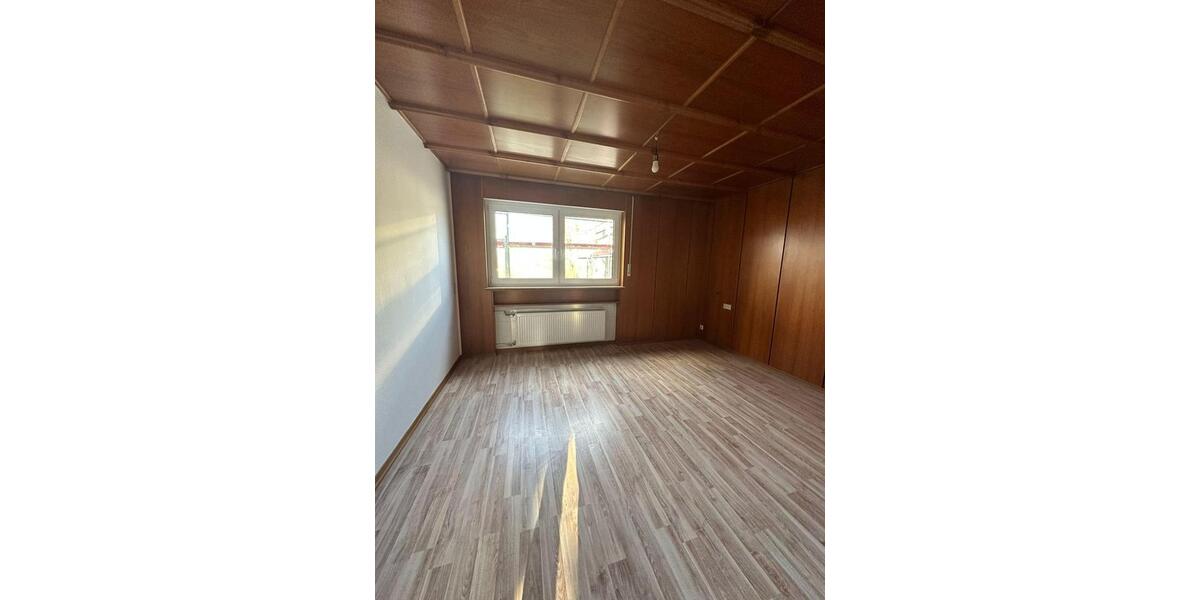 Erdgeschoßwohnung Uhingen - 4 Zimmer, 120 m&sup2;, 1.600&euro; | Angebot:25988250