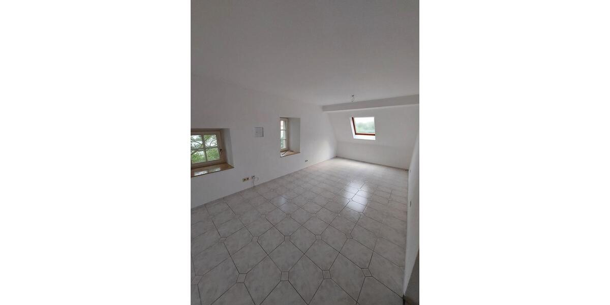 Dachgeschoßwohnung Eppingen - 3 Zimmer, 86 m&sup2;, 700&euro; | Angebot:26047547