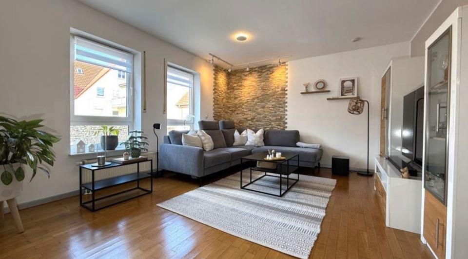 3-Zimmer-Wohnung mit Balkon, Stellplatz & moderner Einbauküche zimmer