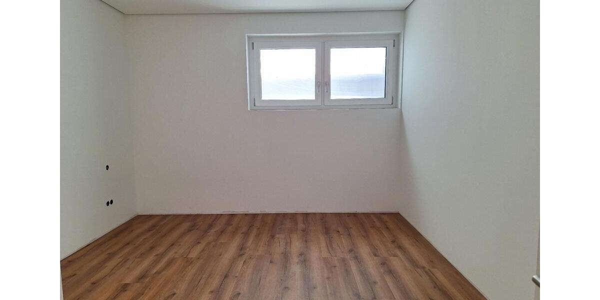 Ab 01.04.: Helle 2-Zi-Whg m. Westterrasse & E-Stellplätzen 2 zimmer