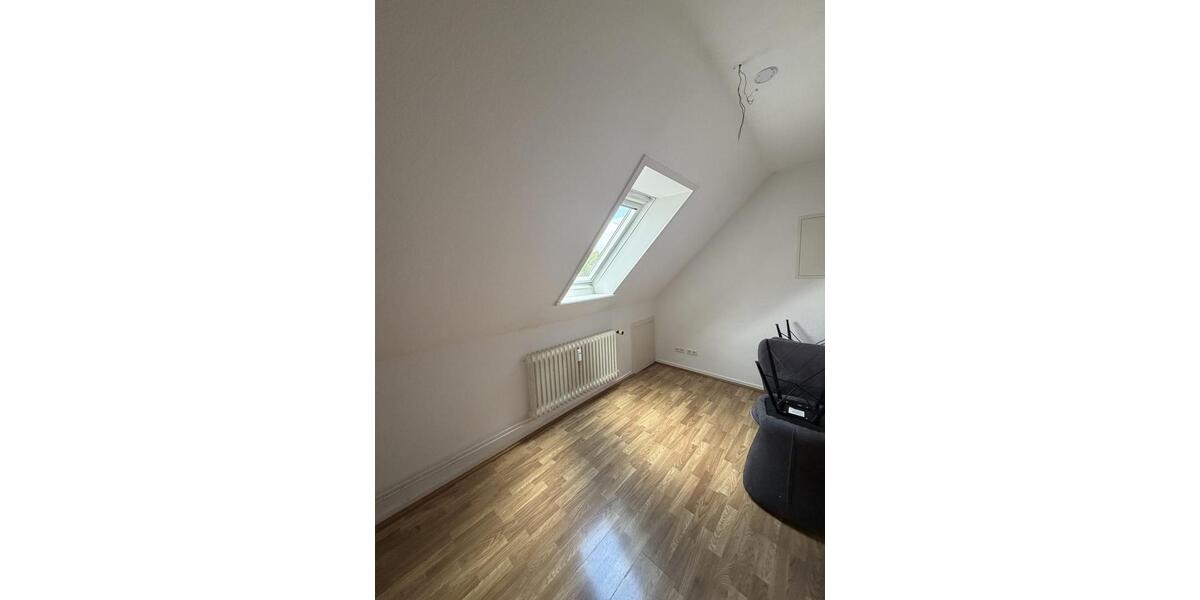 Dachgeschoßwohnung Henstedt-Ulzburg Ulzburg - 4 Zimmer, 60 m&sup2;, 550&euro; | Angebot:26638450