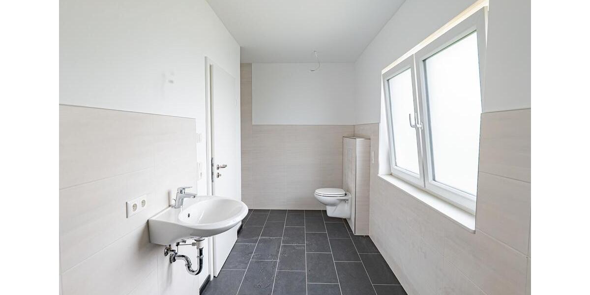 Dachgeschoßwohnung Hemmoor - 3 Zimmer, 96 m&sup2;, 995&euro; | Angebot:26585142