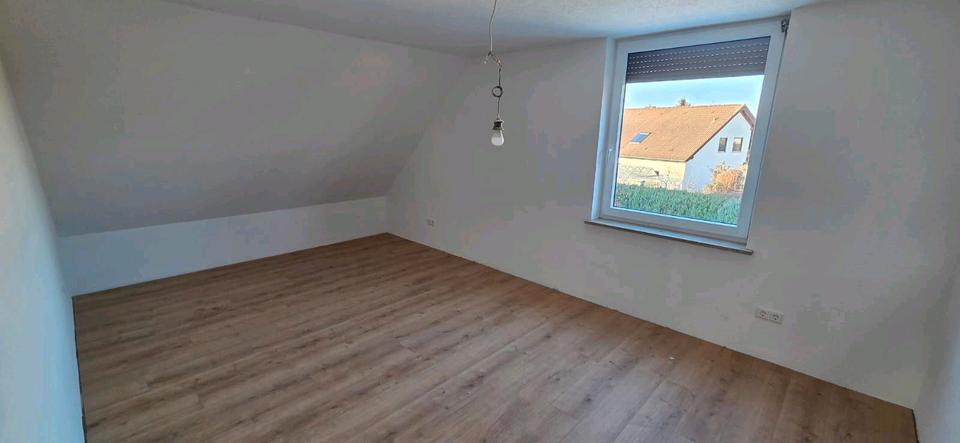 Dachgeschoßwohnung Rainau - 4 Zimmer, 112 m&sup2;, 1.250&euro; | Angebot:24469054