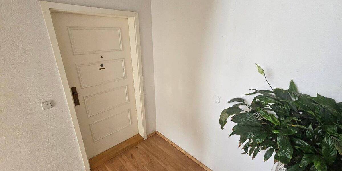 Etagenwohnung Altenburg Südost - 2 Zimmer, 50 m&sup2;, 305&euro; | Angebot:26786953