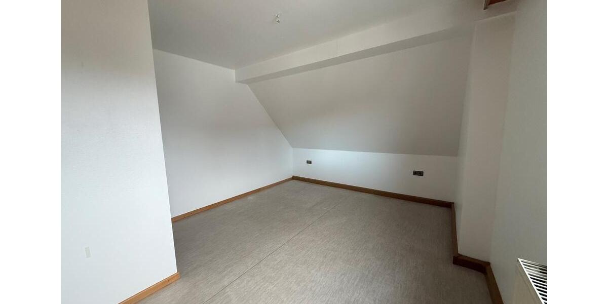 Dachgeschoßwohnung Hahnbach - 3 Zimmer, 48 m&sup2;, 385&euro; | Angebot:25306418