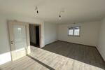 Schöne und neuwertige 2 12-Zimmer-Erdgeschoßwohnung mit EBK