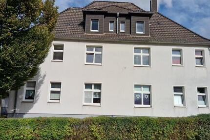 Die Gelegenheit: komplett renovierte 2-Zimmer Wohnung im1.OG eines Zweifamilienhauses mit Garten und Garage! zimmer