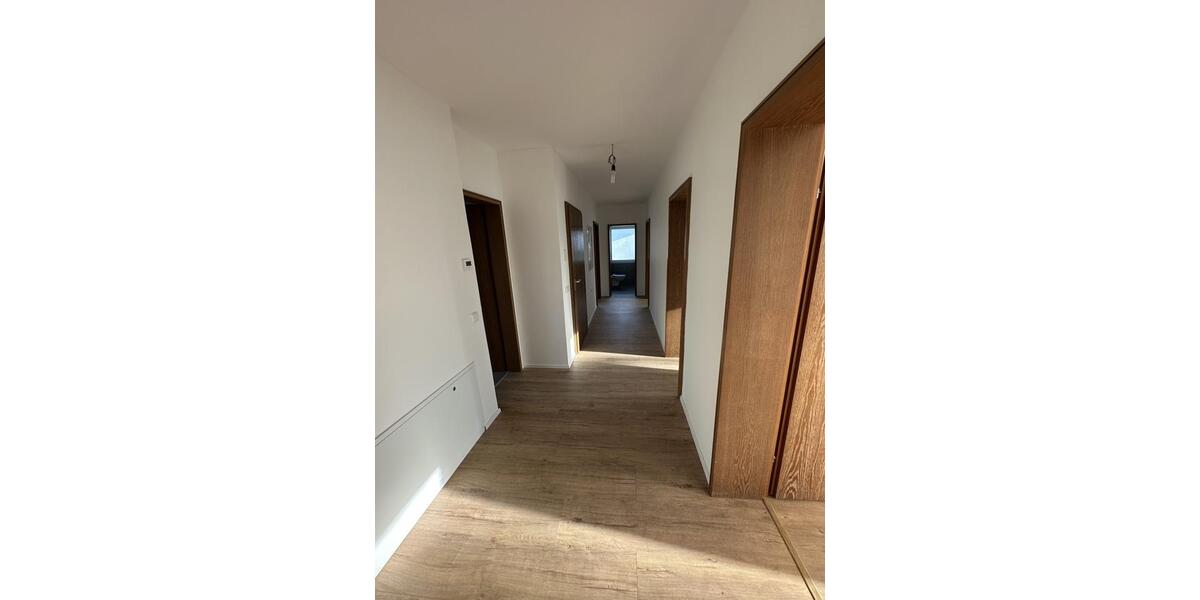 Erdgeschoßwohnung Schwebheim - 5 Zimmer, 107 m&sup2;, 1.350&euro; | Angebot:26039166