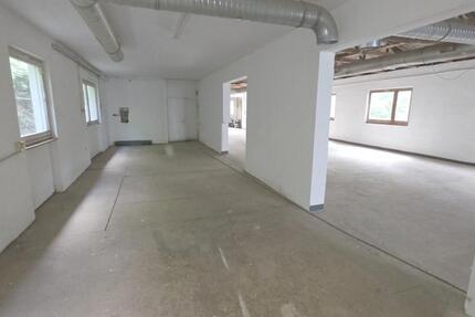Bad Honnef-Heisterbacherrott: Vielseitige Halle – Ideal für stilles Gewerbe zimmer