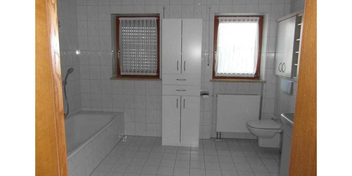 2-Zimmer-Wohnung (1. OG) in Graben mit Balkon und Garage 2 zimmer