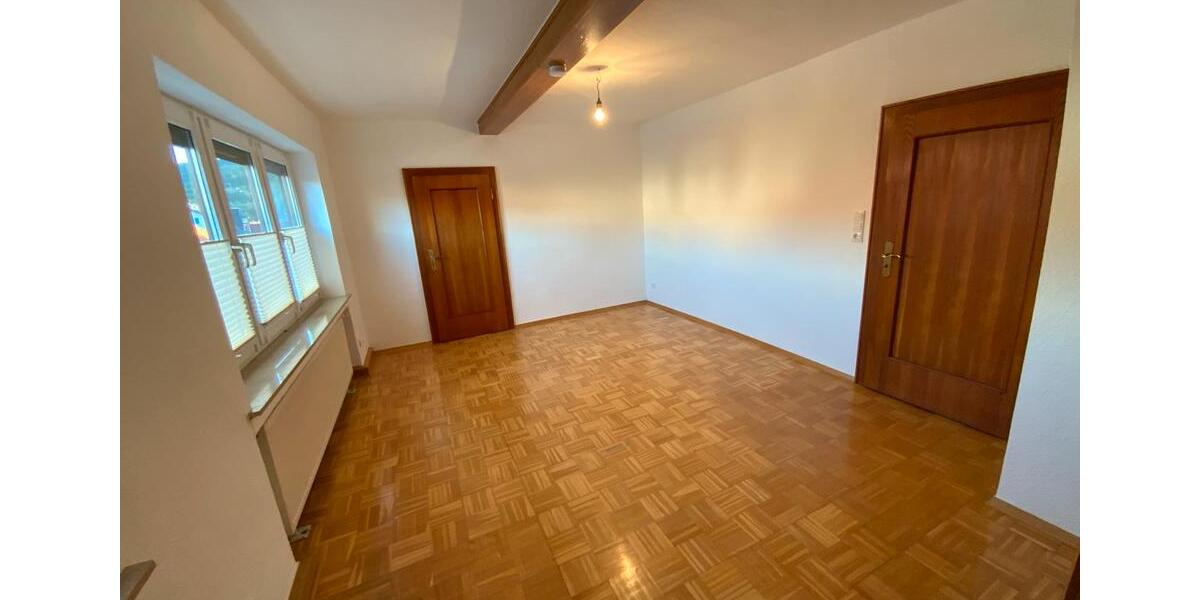 Dachgeschoßwohnung Zella-Mehlis Mehlis - 3 Zimmer, 75 m&sup2;, 550&euro; | Angebot:26041702