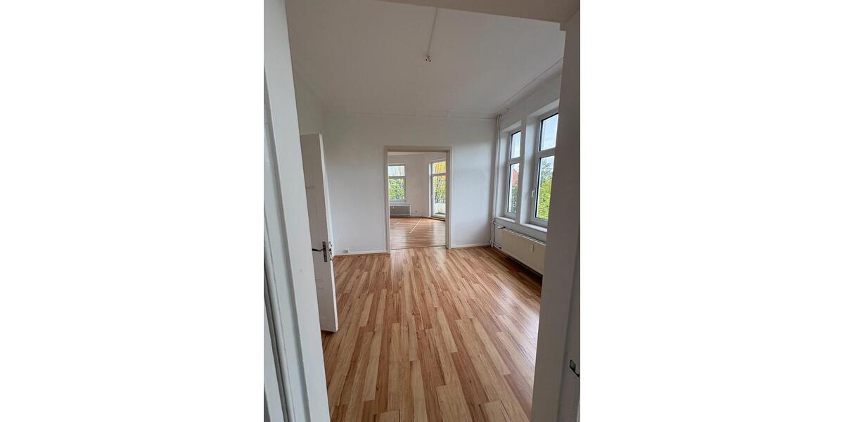 Etagenwohnung Emden - 4 Zimmer, 100 m&sup2;, 850&euro; | Angebot:26621125