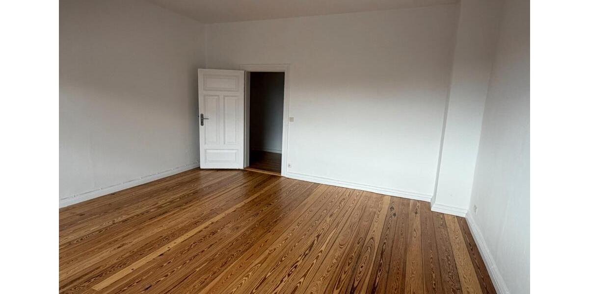 Dachgeschoßwohnung Kiel - 4 Zimmer, 127 m&sup2;, 1.490&euro; | Angebot:26625648
