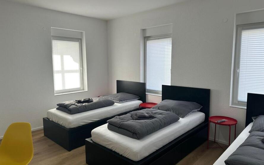 GästeZimmer mit TV, Internet, 2x EtagenduscheWC, Gästeküche, Waschmaschine und Trockner