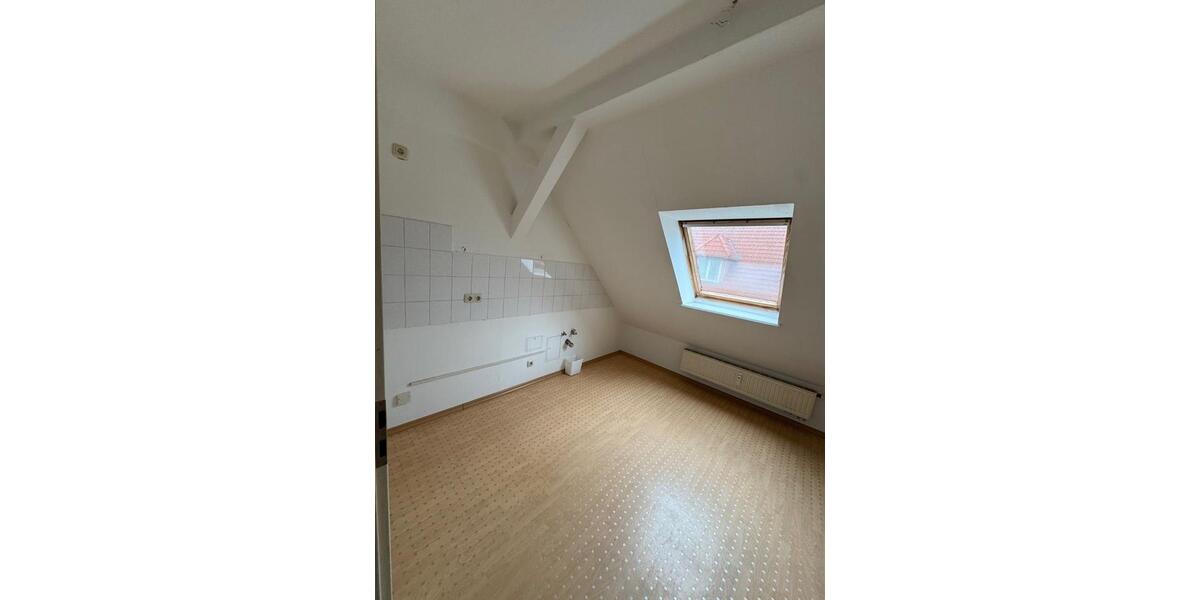 Dachgeschoßwohnung Zeitz - 3 Zimmer, 74 m&sup2;, 444&euro; | Angebot:25345038