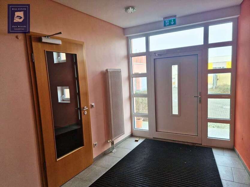 Firmenkomplex mit Garage und Einliegerwohnung 22 zimmer