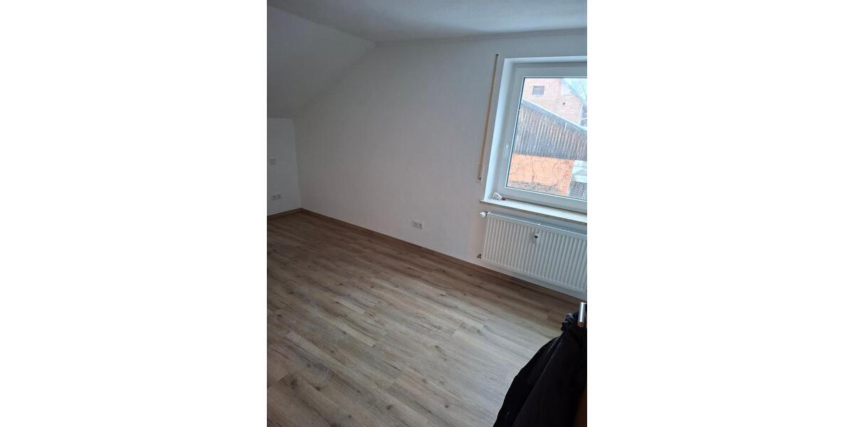 Dachgeschoßwohnung Schierling - 3 Zimmer, 84 m&sup2;, 700&euro; | Angebot:26614951