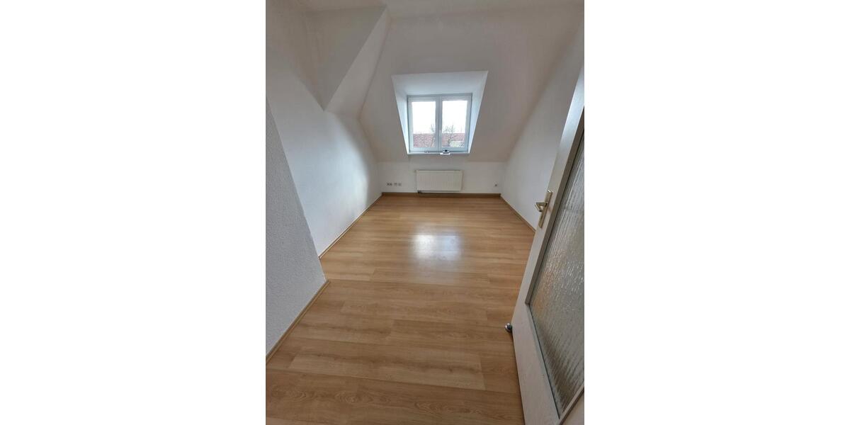 Dachgeschoßwohnung Halle (Saale) Damaschkestraße - 3 Zimmer, 72 m&sup2;, 660&euro; | Angebot:26003583