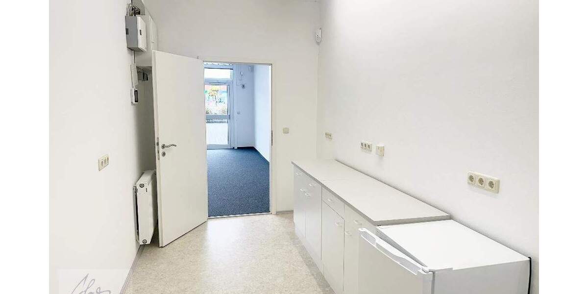 ***Lichtdurchflutete Gewerbeeinheit im Einkaufspark Nünchritz*** - perfekte Lage für Ihr Business! zimmer