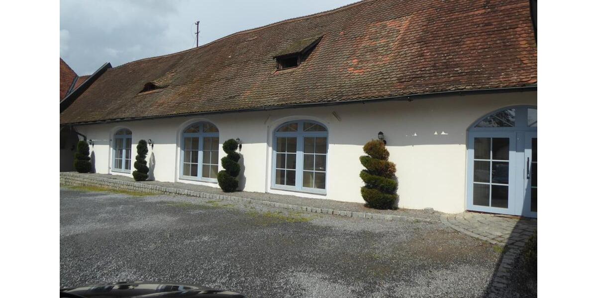 Renoviert: 135 m² Praxisfläche zu vermieten zimmer