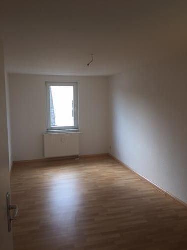 Dachgeschoßwohnung Limbach-Oberfrohna Oberfrohna - 3 Zimmer, 72 m&sup2;, 340&euro; | Angebot:26038018