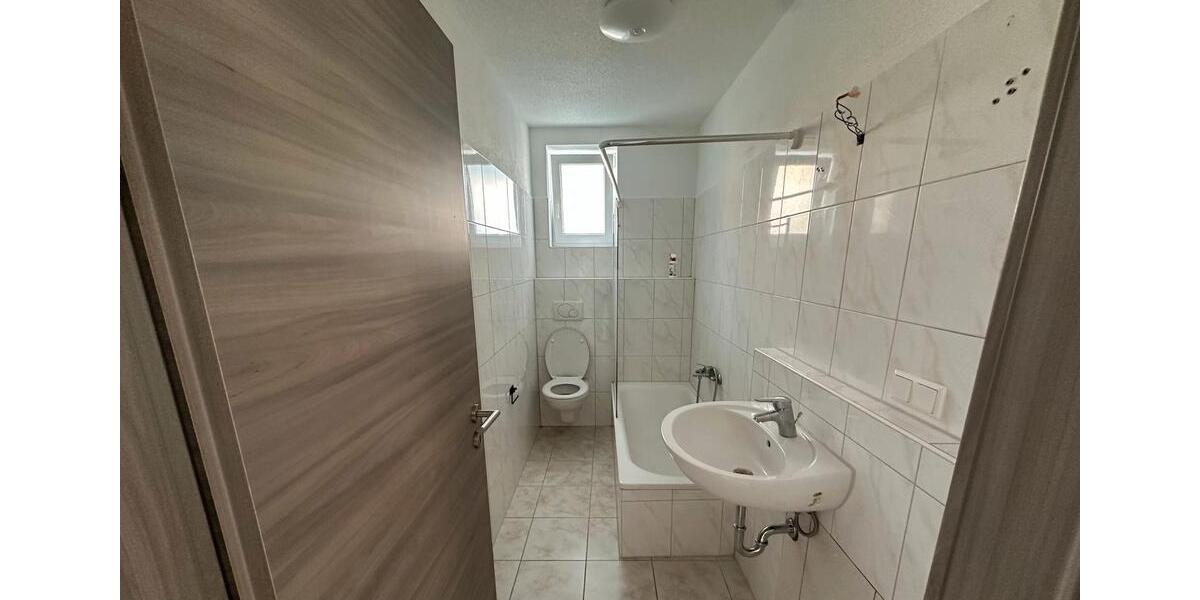 Erdgeschoßwohnung Radolfzell am Bodensee - 3 Zimmer, 85 m&sup2;, 1.300&euro; | Angebot:26006378