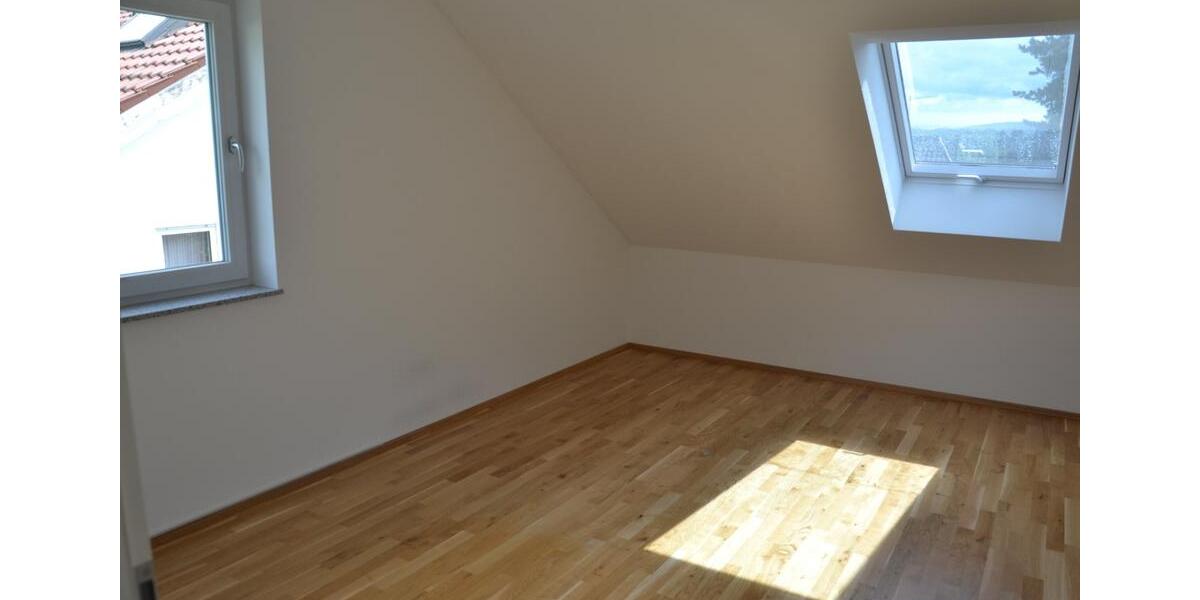 Dachgeschoßwohnung Nürtingen - 3.5 Zimmer, 104 m&sup2;, 1.330&euro; | Angebot:25099093