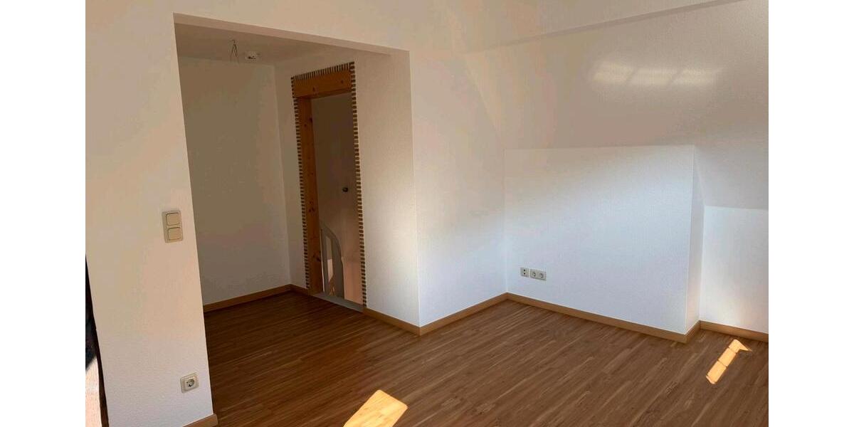 Etagenwohnung Schwarza - 5 Zimmer, 130 m&sup2;, 1.350&euro; | Angebot:25158380