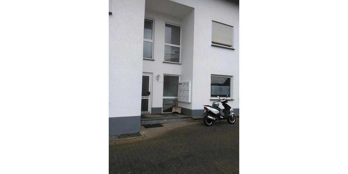 Dachgeschoßwohnung Düngenheim - 2 Zimmer, 67 m&sup2;, 300&euro; | Angebot:26032375