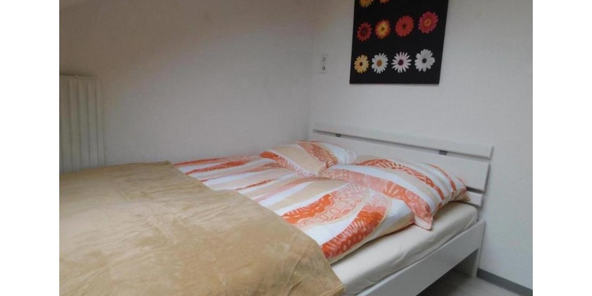 3-Zimmer-DG-Wohnung mit EBK – Möbliert 3 zimmer