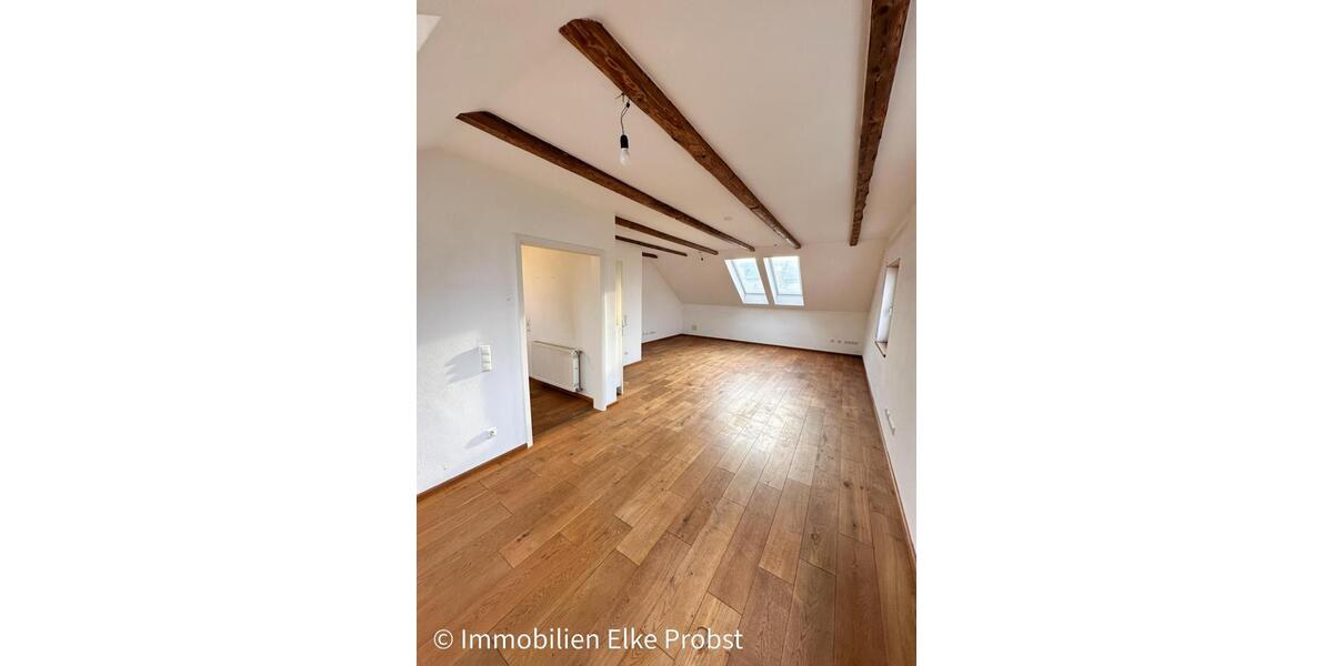 Dachgeschoßwohnung Cham - 4 Zimmer, 86 m&sup2;, 850&euro; | Angebot:25963116