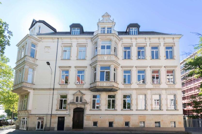 REPRÄSENTATIVE BÜROFLÄCHE Vielseitig nutzbare Einheit mit 3 Zimmern und Teeküche