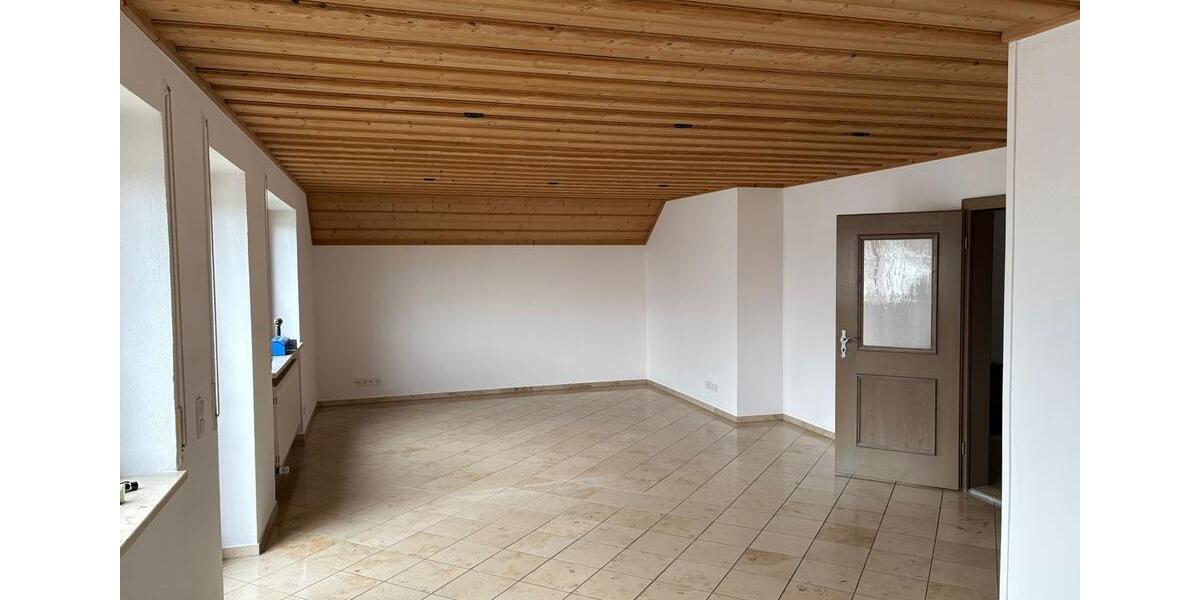 Dachgeschoßwohnung Adelschlag - 4 Zimmer, 118 m&sup2;, 1.400&euro; | Angebot:25173867