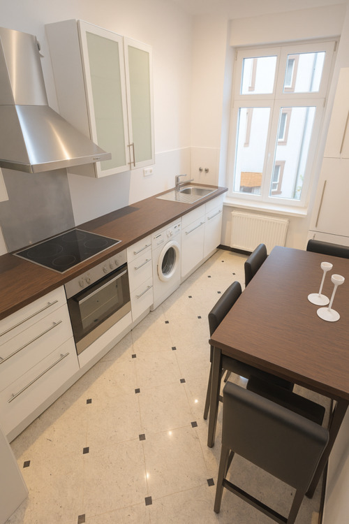 Sachsenhausen Nh. Henningerturm! HAMMER Zimmer mit eigenem XL-BALKON im Altbau 