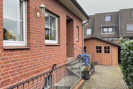Vermietungsangebot für eine Doppelhaushälfte mit großer Terrasse, eigenem Gartenteil und einem Carport Platz in 21629 Neu Wulmstorf