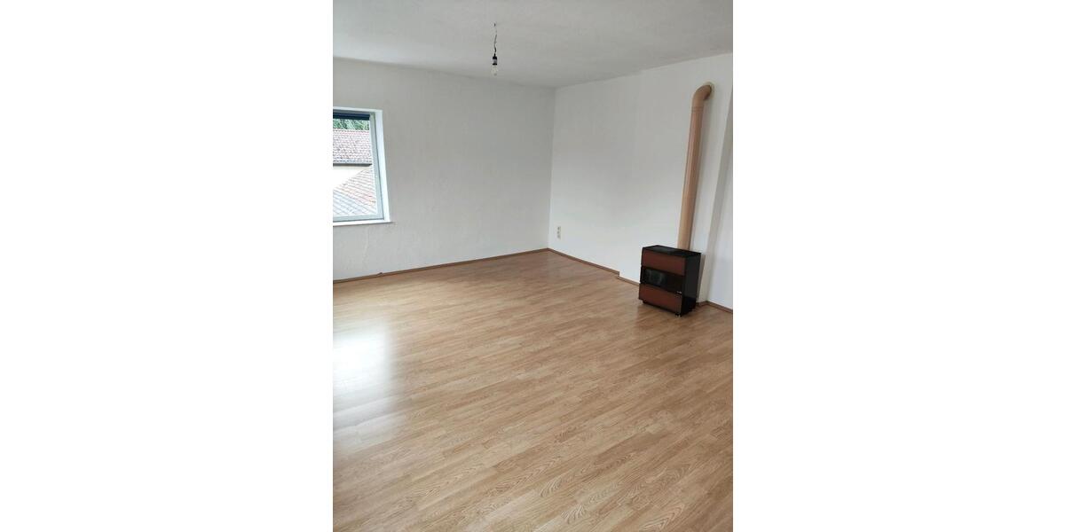 Etagenwohnung Hengersberg - 5 Zimmer, 140 m&sup2;, 550&euro; | Angebot:25918895