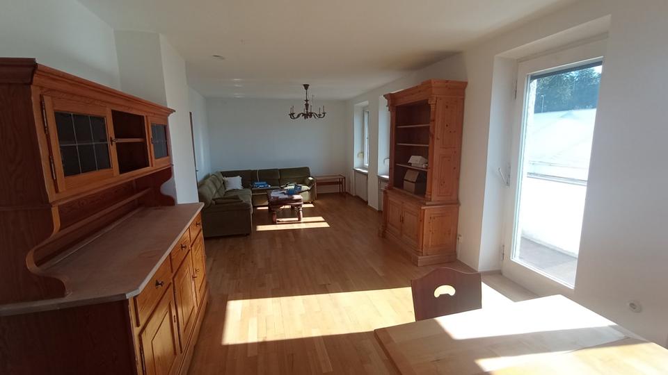 Etagenwohnung Ingolstadt - 7 Zimmer, 208 m&sup2;, 410&euro; | Angebot:25163838