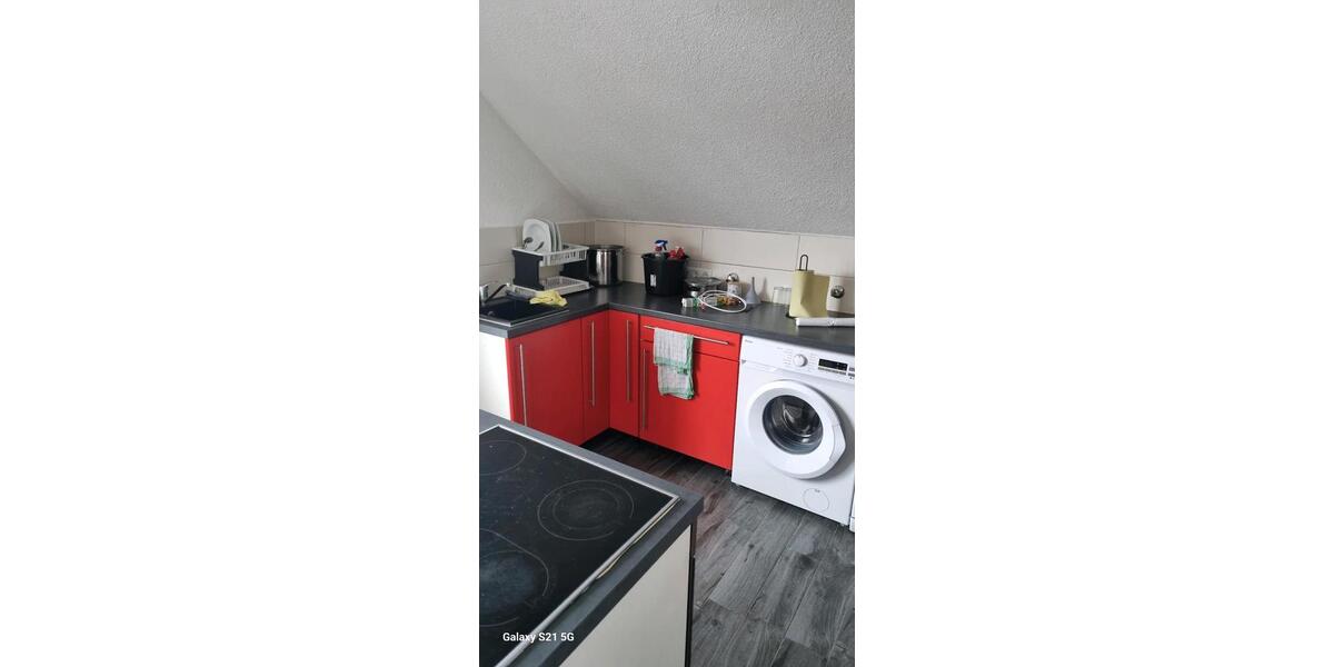 schoene Dachgeschoss Wohnung in Niederhof ab April 3 zimmer