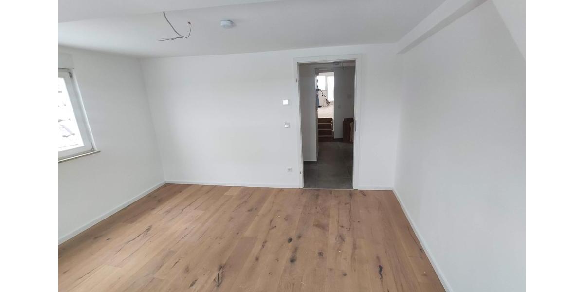 Dachgeschoßwohnung Schnaittach - 3 Zimmer, 102 m&sup2;, 1.200&euro; | Angebot:26290194