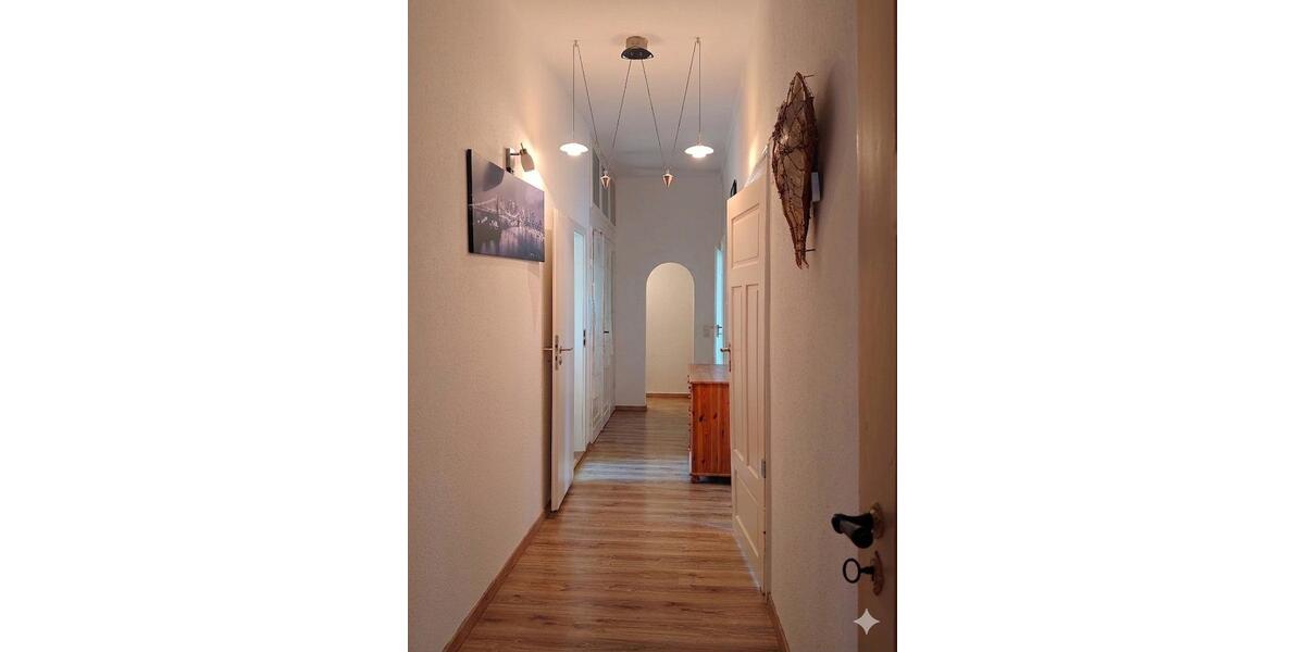 Etagenwohnung Glauchau - 4 Zimmer, 109 m&sup2;, 699&euro; | Angebot:26593964