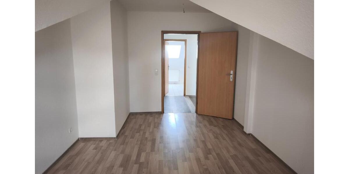 Dachgeschoßwohnung Zwickau - 3 Zimmer, 75 m&sup2;, 500&euro; | Angebot:26705459