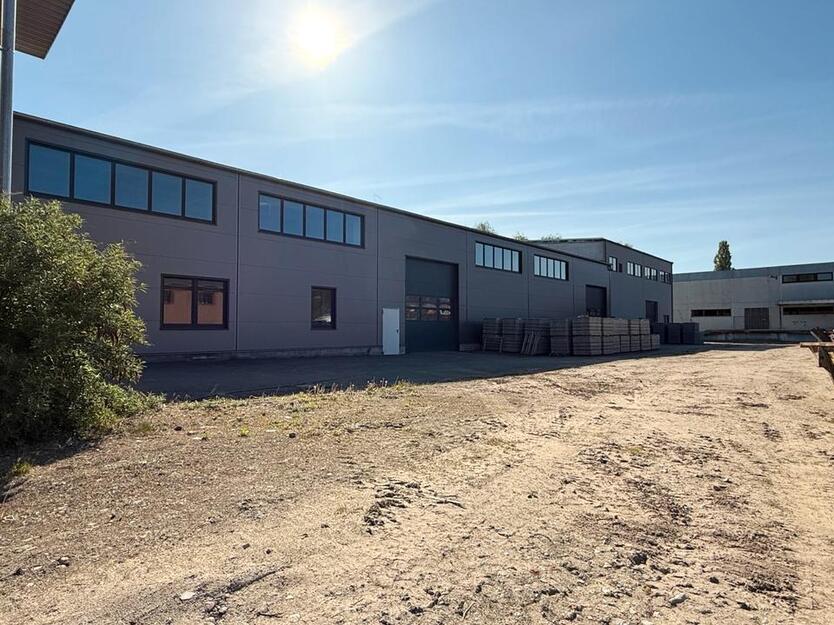 Teilbar – Moderne Hallenflächen mit Büroeinbau – Ausbau nach Mieterwunsch